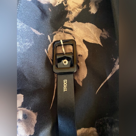 Le château grade 9 grad dress. - Picture 2 of 6